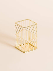 Vena pencil cup with gold finish